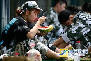 高温工作者吃瓜,高温工作者如何清凉一“瓜”