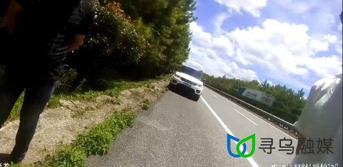 公路吃瓜大爷,见证时代变迁的平凡身影