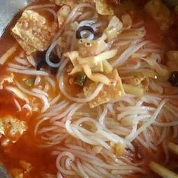 瓜大姐瓜二姐吃螺蛳粉,瓜大姐瓜二姐的螺蛳粉美食之旅